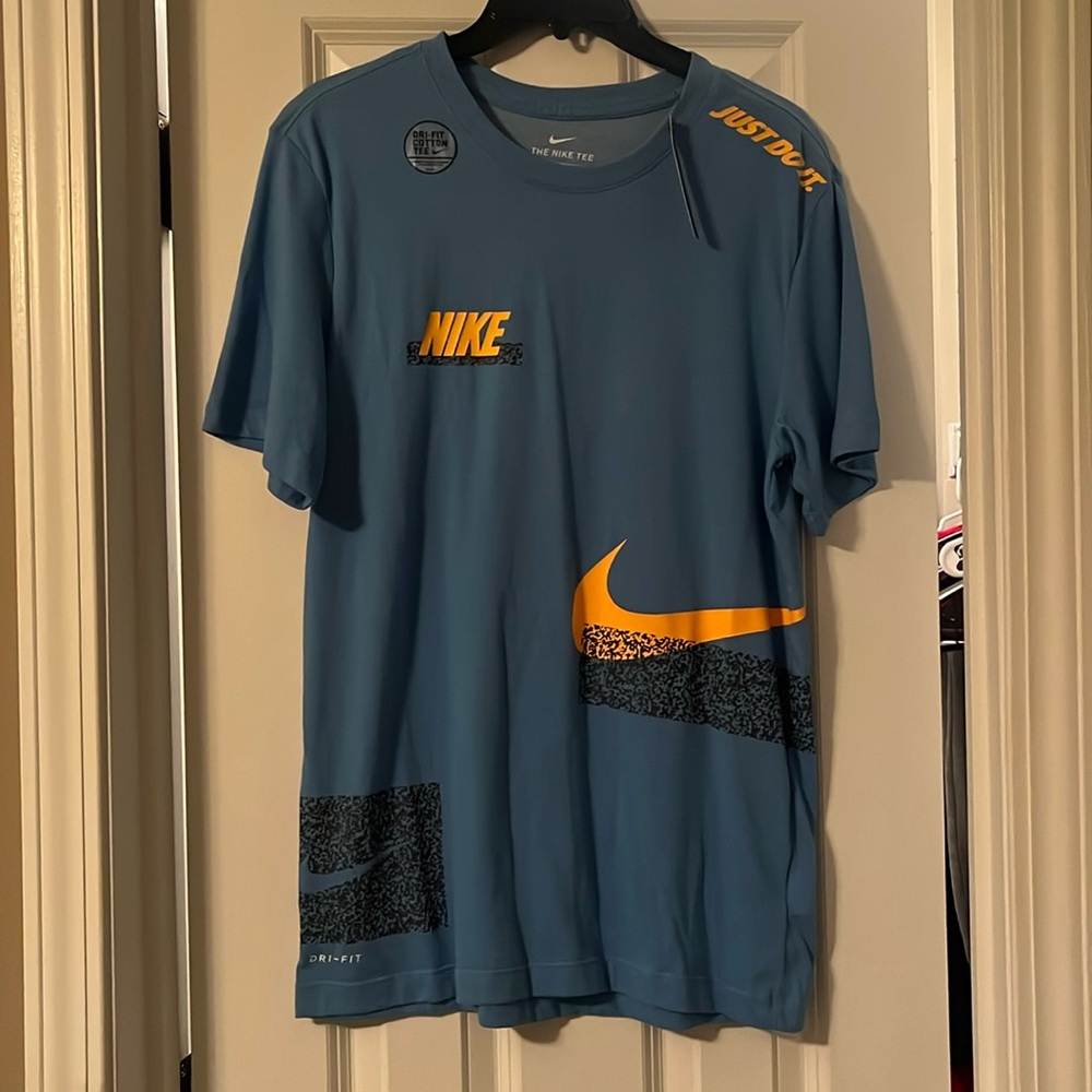 NWT Short sleeve dri fit Nike tee